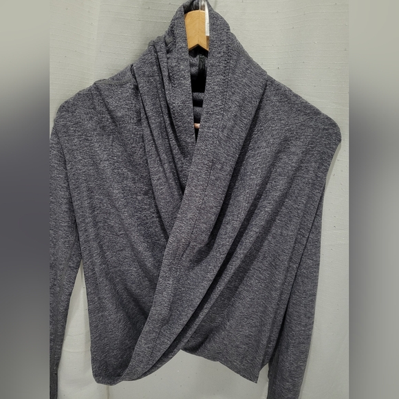 IVIVVA GIRLS BY LULULEMON Four Count Shrug Wrap Heather Gray Girl's Size 10 - Picture 3 of 9
